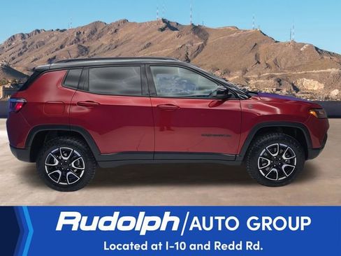 Used 2025 Jeep Compass Trailhawk image 6