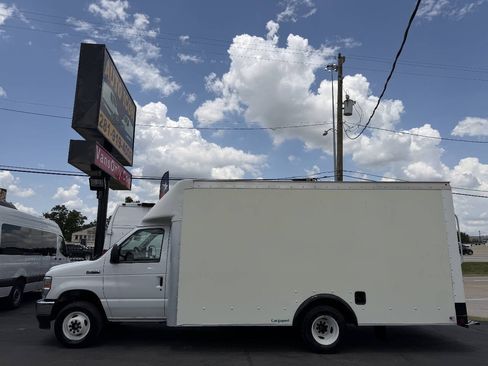 Used 2022 Ford E-450 and Econoline 450 Super Duty w/ Power Windows & Locks Group RWD image 5
