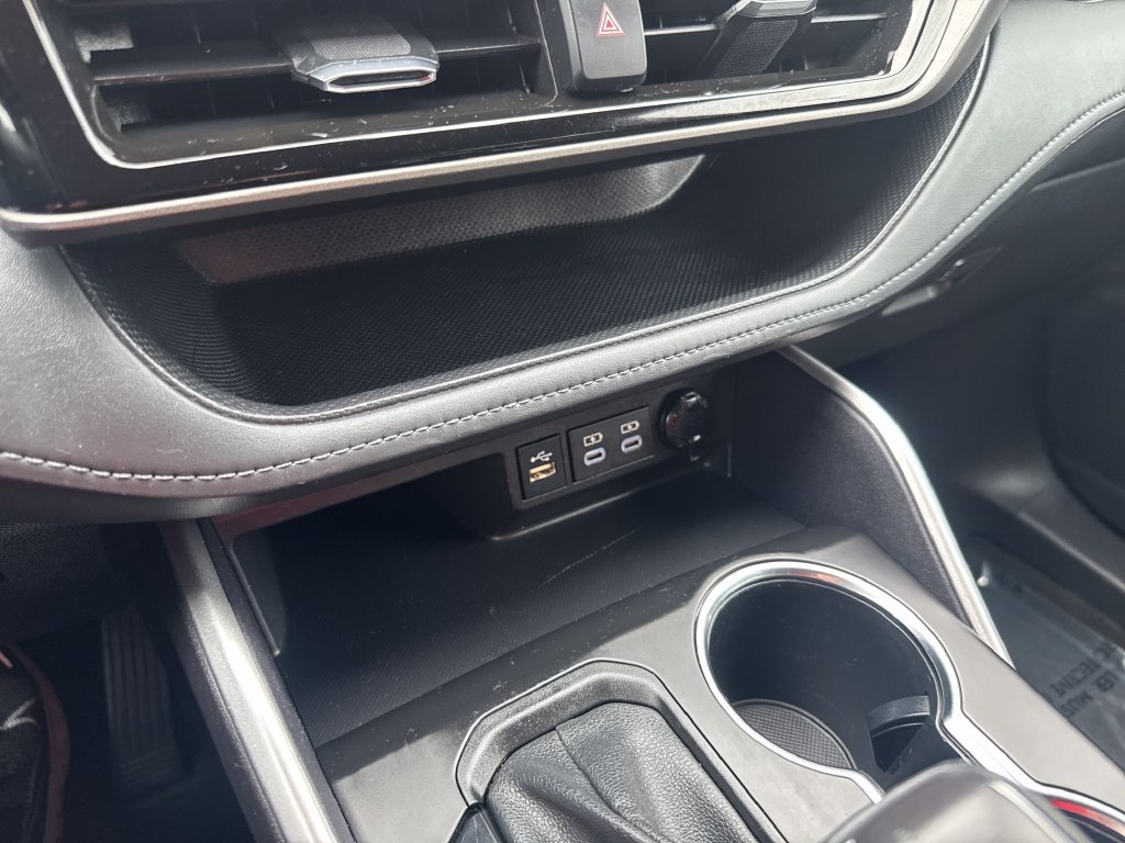 Used 2023 Toyota Highlander LE FWD image 28