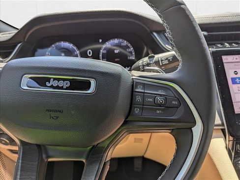 New 2025 Jeep Grand Cherokee Limited image 11