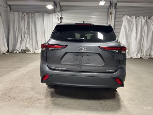 Used 2024 Toyota Highlander XLE image 6