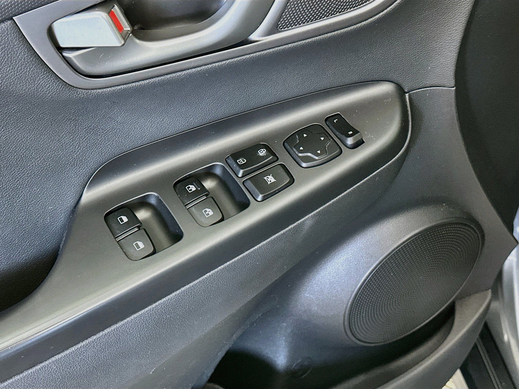 Used 2019 Hyundai Kona Limited FWD image 15