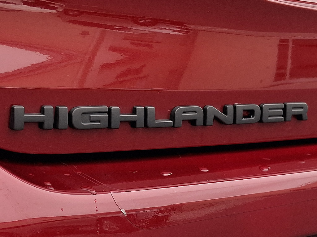 Used 2021 Toyota Highlander XLE AWD/4WD image 35