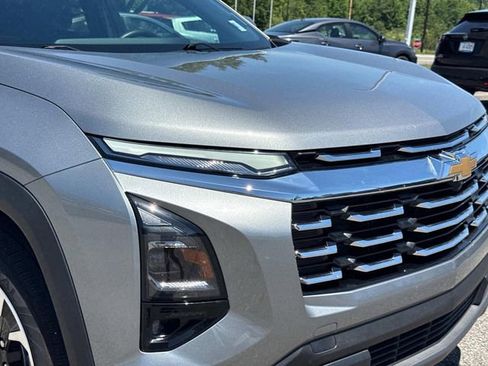 Used 2025 Chevrolet Equinox LT w/ Safety and Technology Package FWD image 11