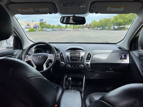 Used 2010 Hyundai Tucson GLS w/ Popular Equipment Pkg 2 FWD image 11