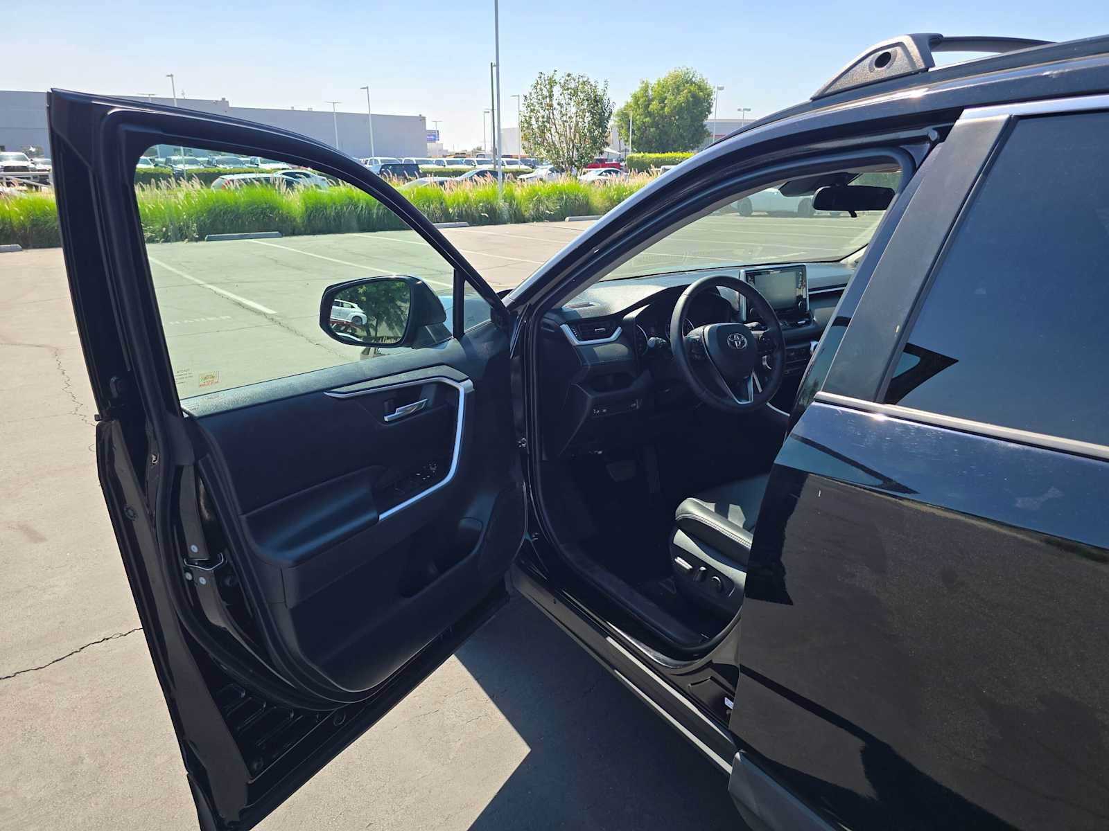 Used 2019 Toyota RAV4 XLE Premium w/ Carpet Mat Package FWD image 20