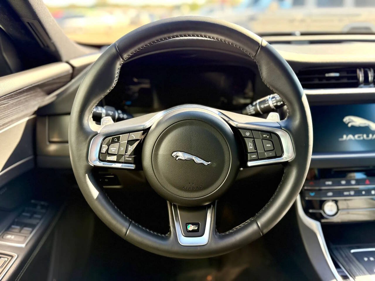 Used 2018 Jaguar XF S AWD/4WD image 20