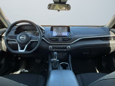 Used 2023 Nissan Altima 2.5 SV FWD image 10