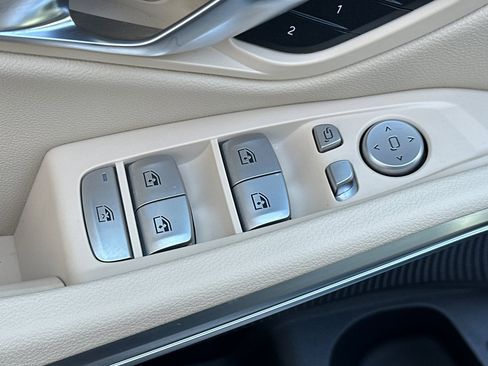 Used 2025 BMW 330i Sedan w/ Premium Package image 13