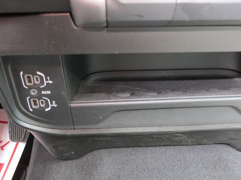 Used 2024 RAM 2500 Big Horn w/ Bed Utility Group image 19