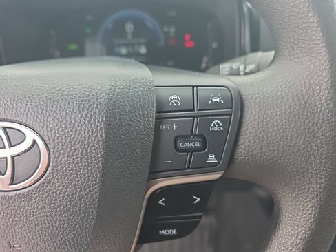 Used 2025 Toyota Camry LE FWD image 17