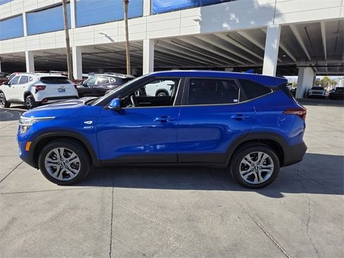 Used 2021 Kia Seltos LX image 3