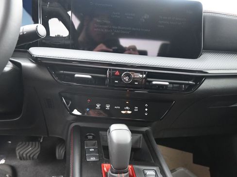 New 2025 Nissan Kicks SR image 11