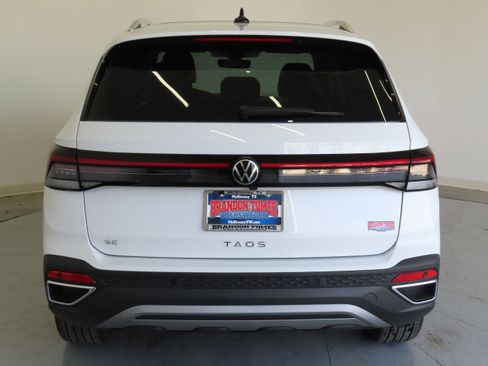 New 2025 Volkswagen Taos SE image 5