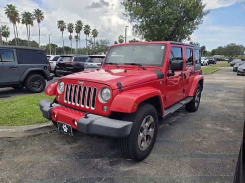 Used 2018 Jeep Wrangler Unlimited Sahara w/ Connectivity Group AWD/4WD image 3