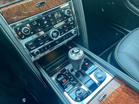 Used 2014 Bentley Mulsanne image 32