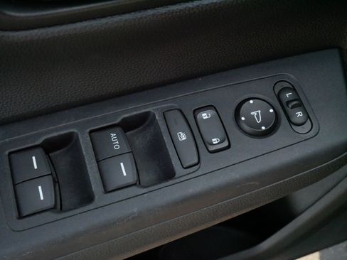 Used 2025 Honda CR-V LX image 19