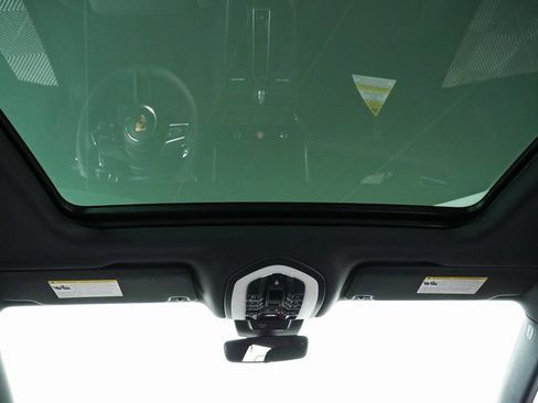 New 2026 Porsche Macan image 21