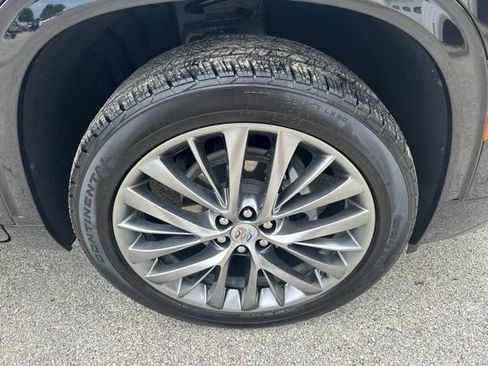 Used 2025 Buick Enclave Avenir w/ Super Cruise Package AWD/4WD image 13