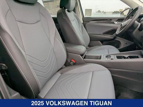 New 2025 Volkswagen Tiguan SE image 20