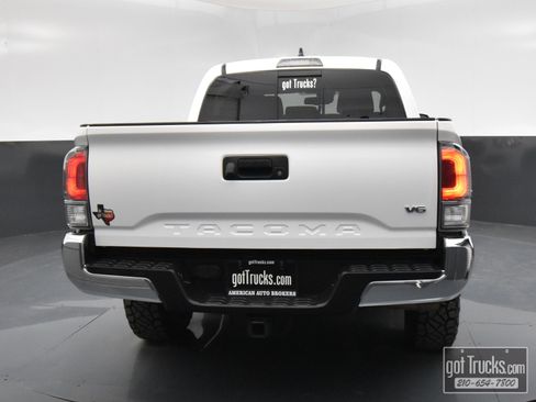 Used 2020 Toyota Tacoma TRD Off-Road image 5