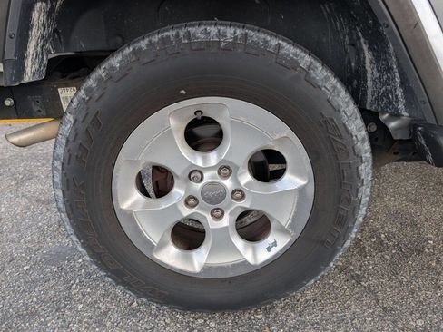 Used 2014 Jeep Wrangler Unlimited Sahara w/ Connectivity Group image 31