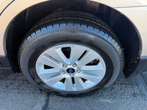 Used 2017 Subaru Outback 2.5i Premium image 12