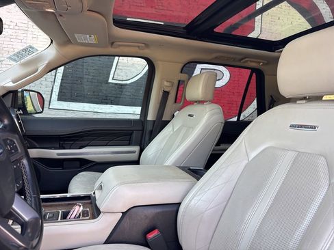 Used 2019 Ford Expedition Platinum image 11