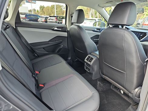 Used 2022 Volkswagen Taos SE AWD/4WD image 11