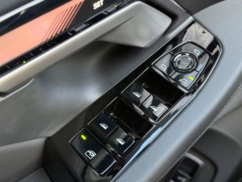 New 2026 BMW 550e xDrive image 16