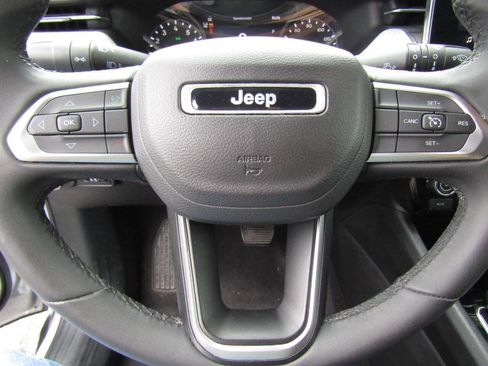 Used 2024 Jeep Compass Latitude AWD/4WD image 21
