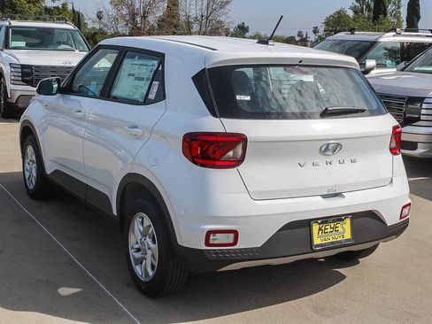 New 2026 Hyundai Venue SE FWD image 7