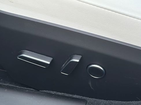 Used 2022 Tesla Model S image 19