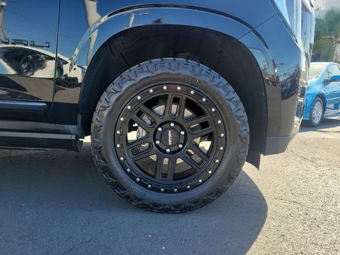 Used 2023 GMC Yukon Denali Ultimate image 6