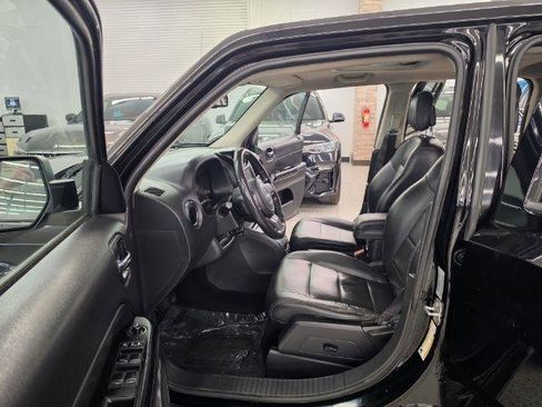 Used 2016 Jeep Patriot High Altitude FWD image 31