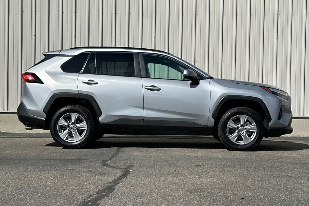 Used 2025 Toyota RAV4 XLE AWD/4WD image 11