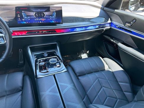 Used 2024 BMW 750e xDrive image 25