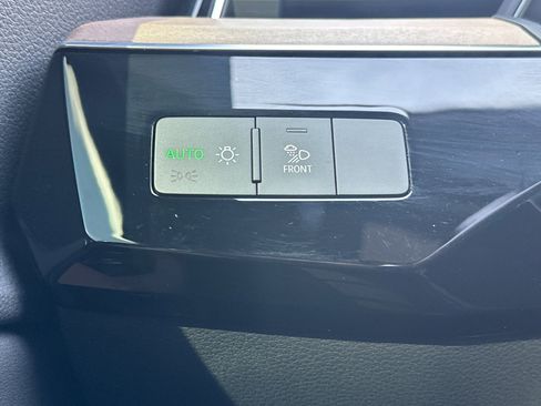 Used 2024 Audi Q8 e-tron Premium image 35