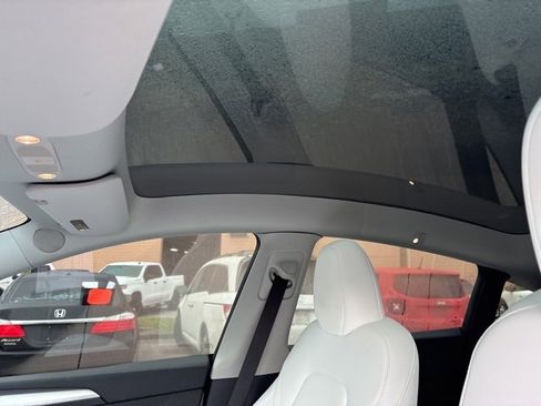 Used 2024 Tesla Model Y Performance image 12