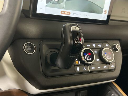 Used 2020 Land Rover Defender 110 SE image 16