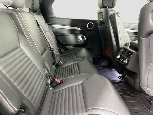 Certified 2025 Land Rover Discovery Dynamic SE image 31