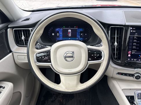 Certified 2023 Volvo XC60 B5 Ultimate w/ Climate Package image 17