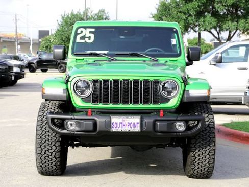 Used 2025 Jeep Wrangler Unlimited Rubicon AWD/4WD image 8