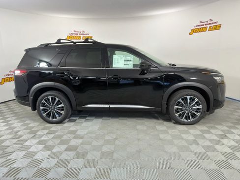 New 2026 Nissan Pathfinder Platinum FWD image 7