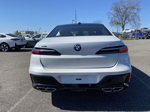 Used 2024 BMW 760i xDrive w/ Executive Package image 3