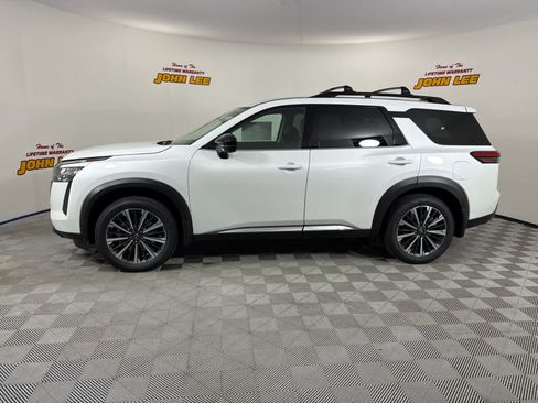 New 2026 Nissan Pathfinder Platinum FWD image 2