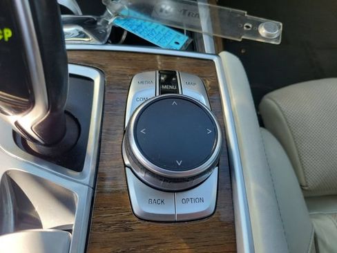 Used 2016 BMW 750i xDrive AWD/4WD image 32