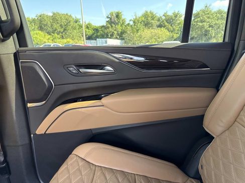 Used 2024 Cadillac Escalade ESV Sport w/ LPO, ONYX Package AWD/4WD image 15