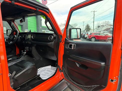 Used 2018 Jeep Wrangler Unlimited Sahara w/ Dual Top Group image 20