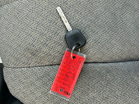 Used 2018 Chevrolet Express 2500 image 36